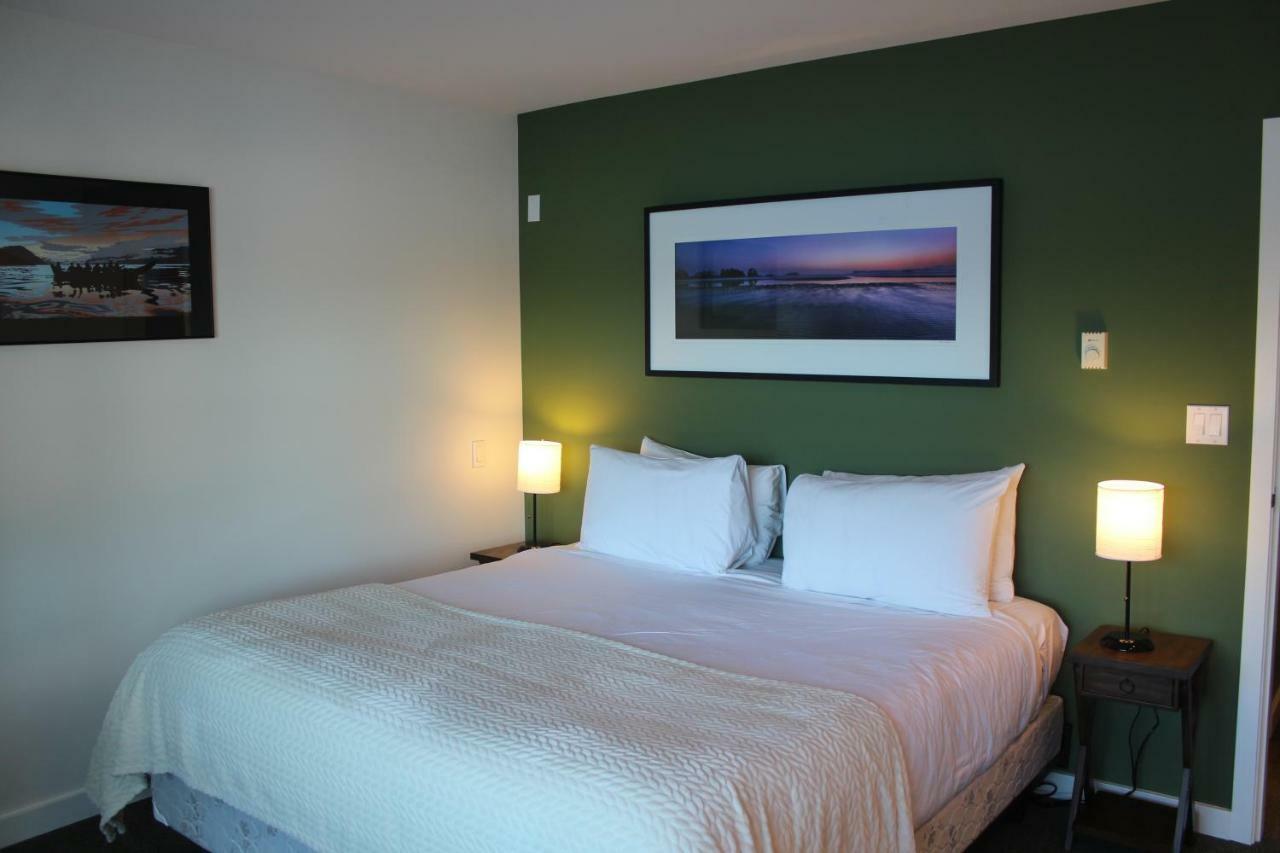 Siennas Harbour House Apartment Tofino Exterior photo